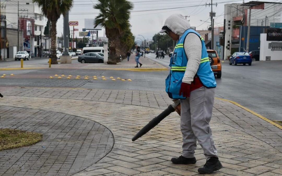 Gobierno de la Capital mejora la imagen urbana de avenida Himalaya con labores integrales de limpieza
