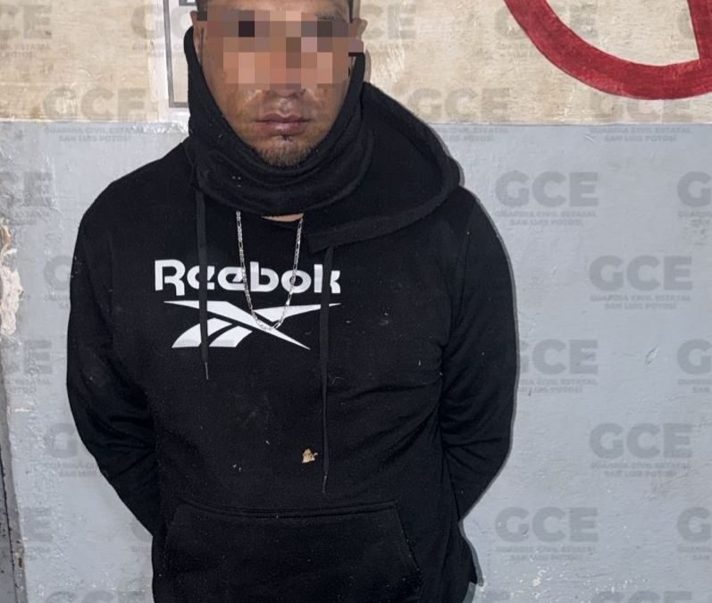 TRAS PERSECUCIÓN EN LA CAPITAL POTOSINA, AGENTES DE LA DIVISIÓN CAMINOS DE LA GCE DETIENEN A SUJETO CON CAMIONETA ROBADA