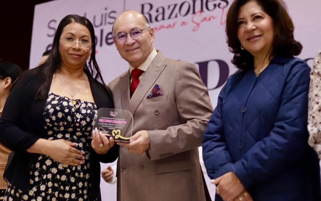 Alcalde Galindo otorga jubilaciones en emotiva ceremonia