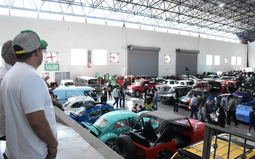 Éxito en la fenapo por el Día Nacional del Carro Antiguo y el Día de la Combi, quedando San Luis en primer lugar nacional al exhibir cerca de mil unidades.