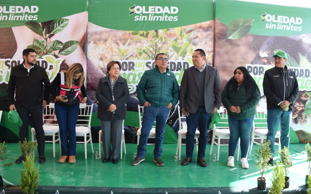 Arranque de reforestación parque lineal providencia hogares populares pavon por el alcalde Juan Manuel Navarro en soledad de Graciano Sánchez