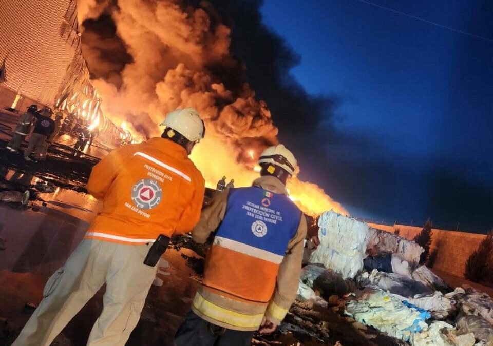 Calidad del aire se mantiene estable tras incendio en Zona Industrial