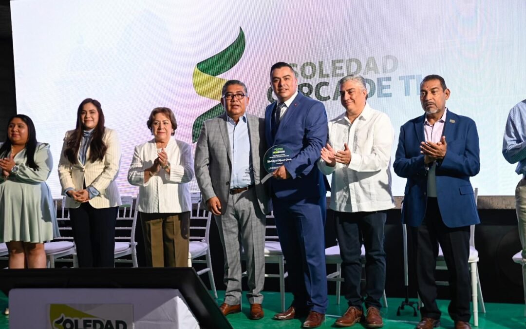 JUAN MANUEL NAVARRO RECONOCE AL MAGISTERIO POR SU DESTACADA LABOR EN LA FORMACIÓN ESTUDIANTIL